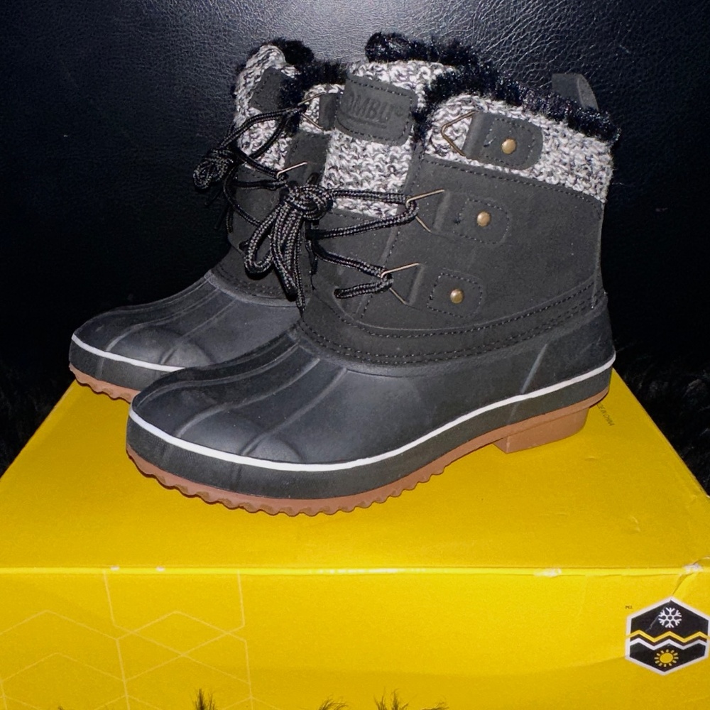 Khombu Cindy Duck Boots Women's Black Waterproof Upper Faux Fur Lining Size 6